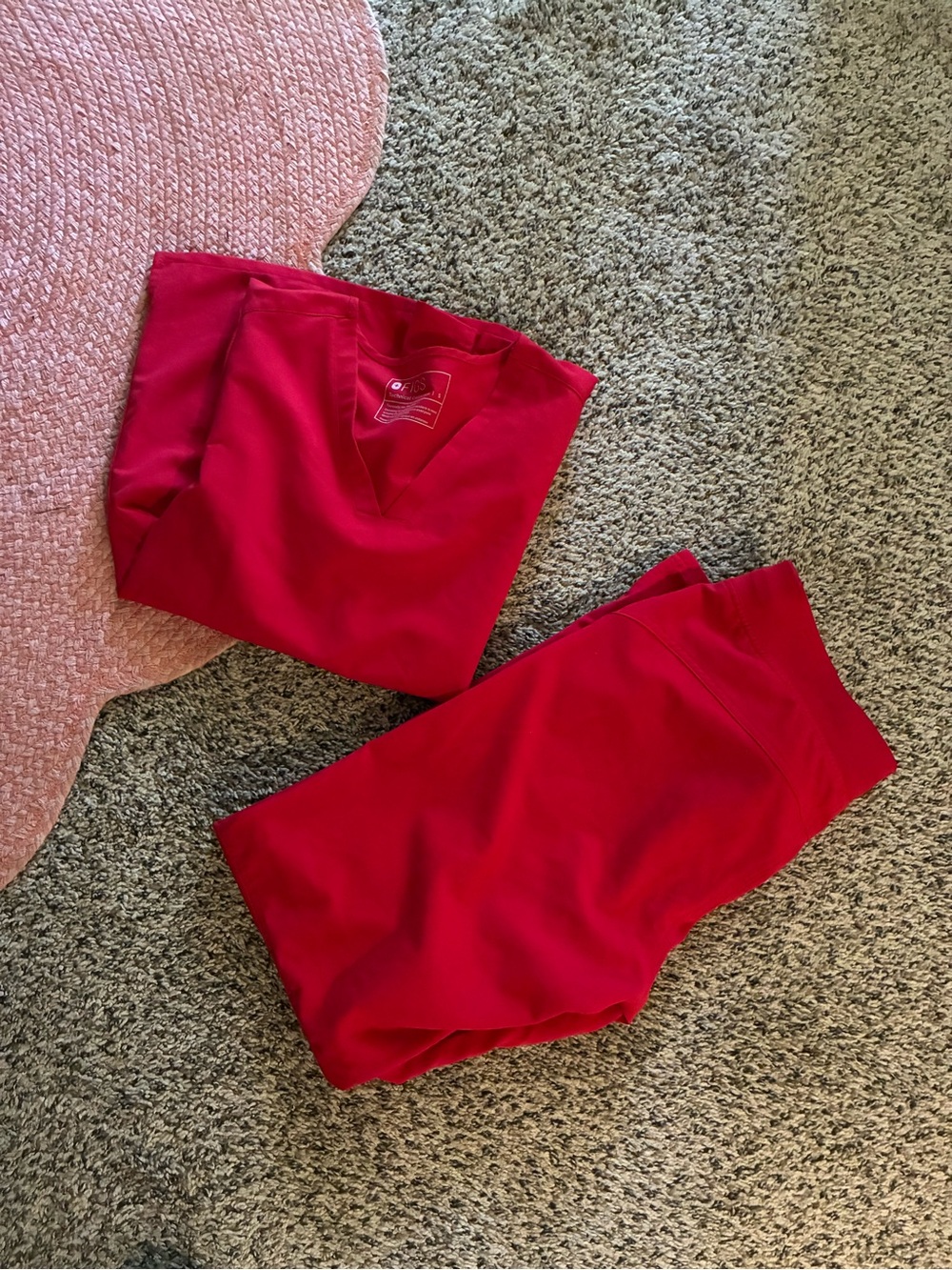 Red Figs scrub set